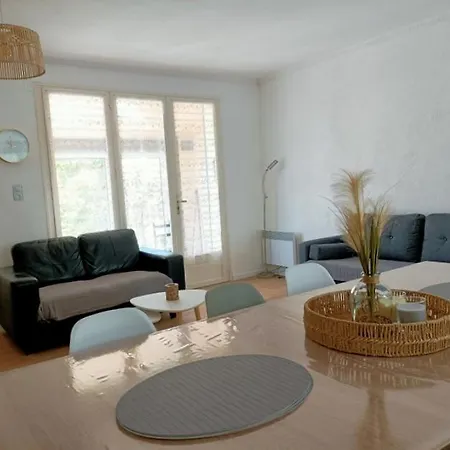 Villa Charmante Maison A 200 Metres De La Plage, Saint-pierre-la-mer 10inav5 *